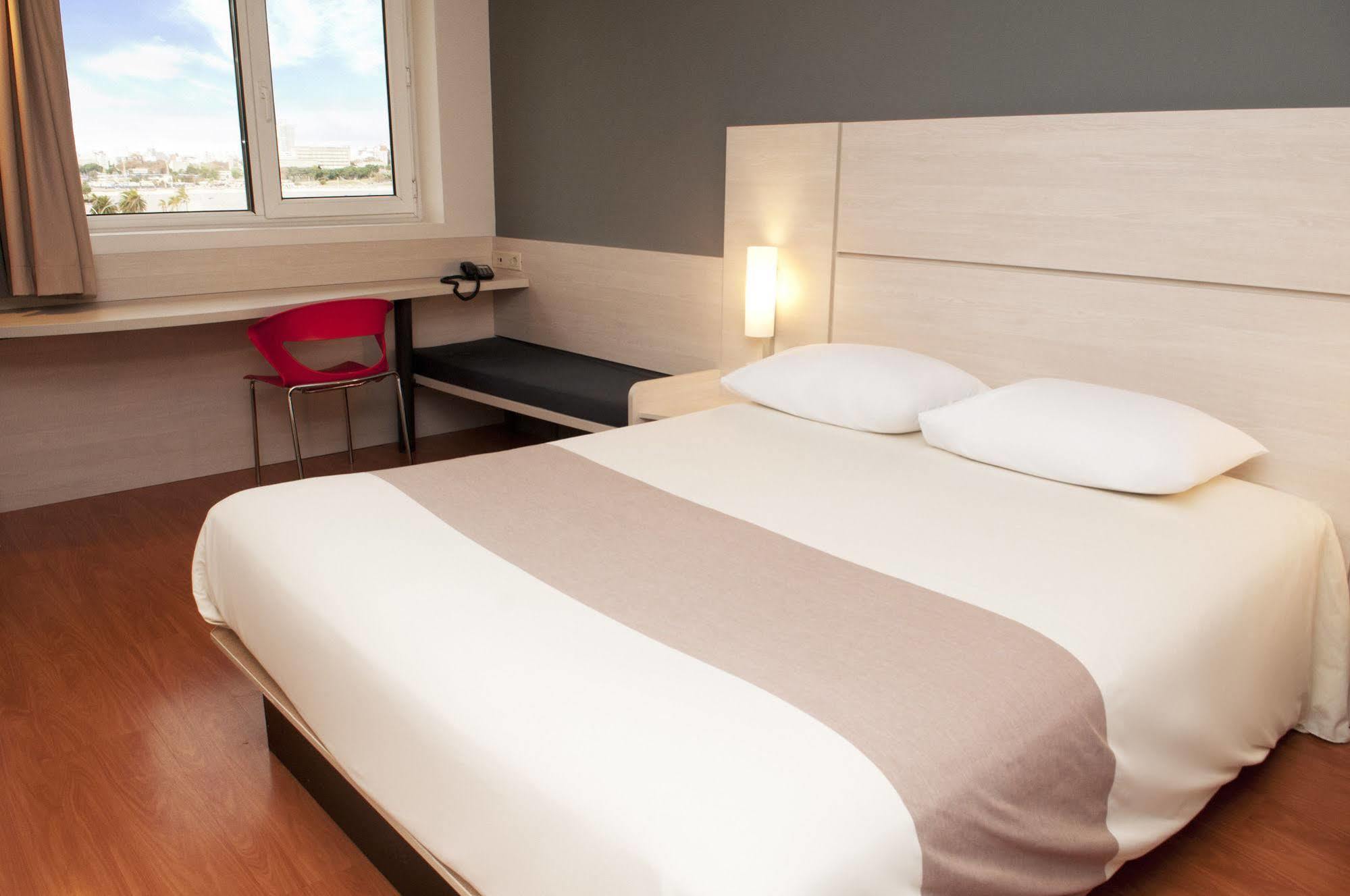 Hotel Ibis Montevideo Rambla Esterno foto